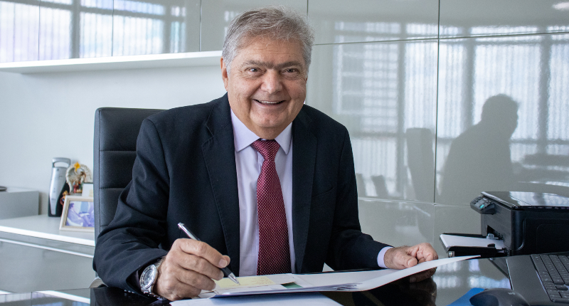 Conheça a história do paraibano que se tornou um dos maiores filantropos do Brasil 